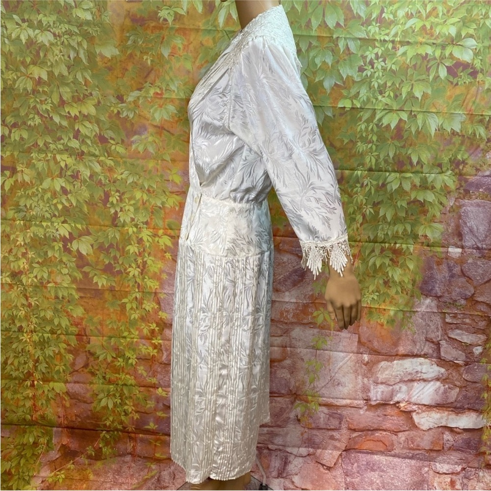 Nilani Vintage Ivory Jacquard Lace Trimmed Dress - Picture 9 of 15